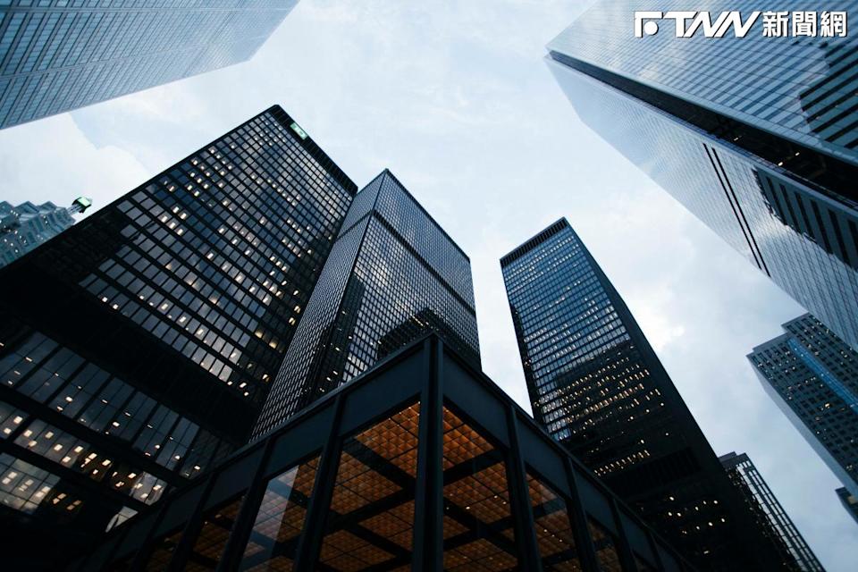 1000萬買房還是買ETF？他試算10年後差了「整整一棟房」 網：現金流才是王道！