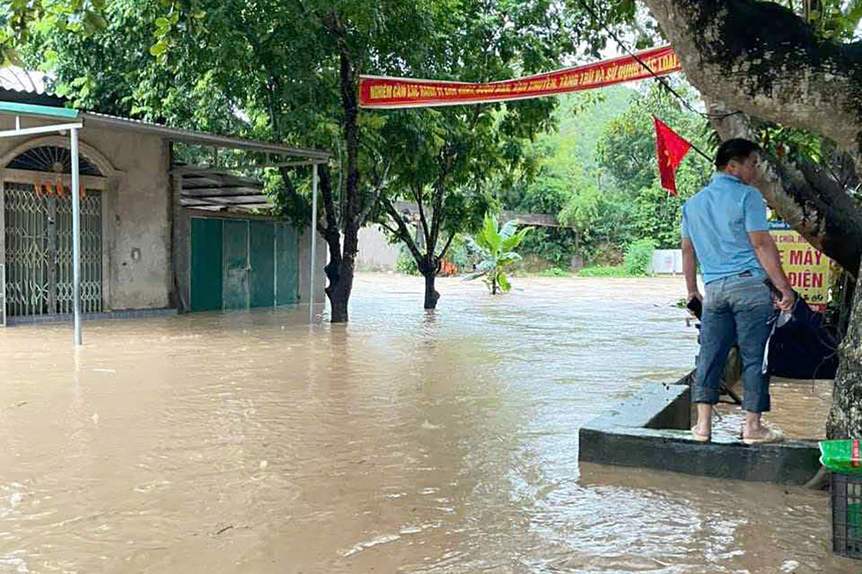 Lạng Sơn, Bắc Ninh ngập sâu, sạt lở do mưa lớn