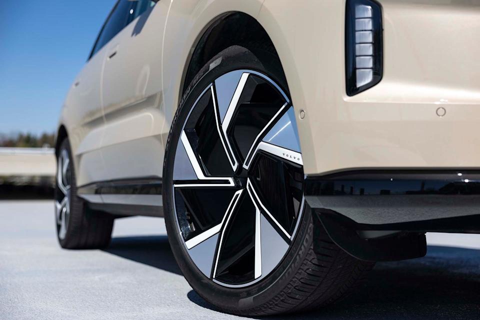 2025 volvo ex90