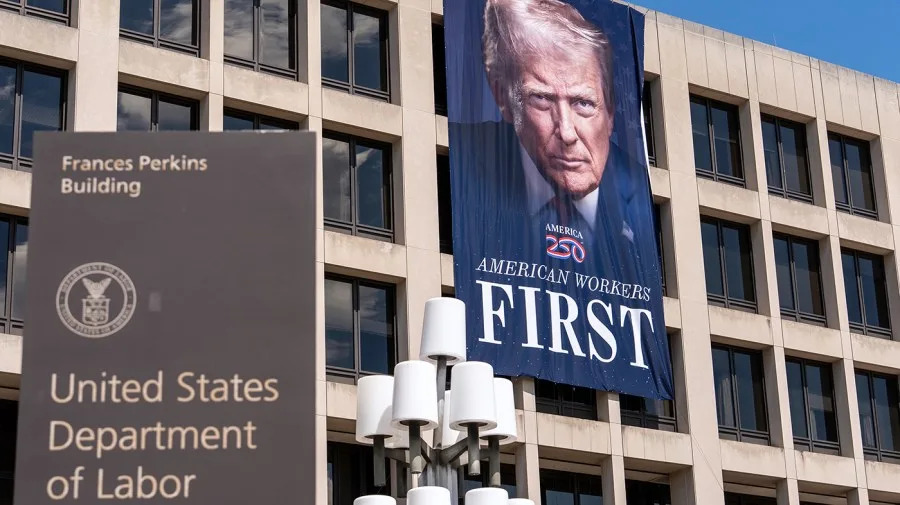 Opinion - Trump’s agitprop banners reveal his authoritarian ambition