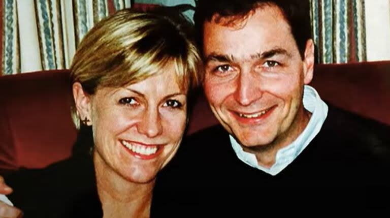Jill Dando junto a su prometido, Alan Farthing, con quien tenía planeado casarse en septiembre de 1999 (Foto: Captura de video)