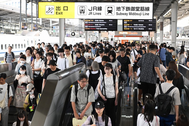 帰省ラッシュ始まる　10日にかけて混雑、高速道路は渋滞発生