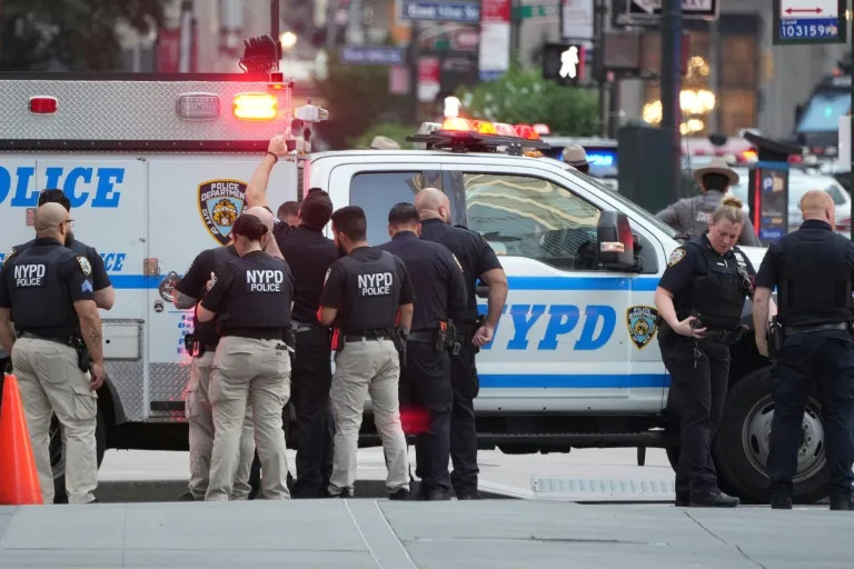 New York City police officers deployed a drone near Park Avenue at the height of the afternoon rush-hour as they investigated a possible active shooter situation (TIMOTHY A. CLARY)