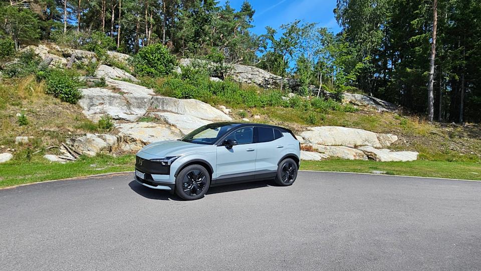 2026 volvo ex30 cross country