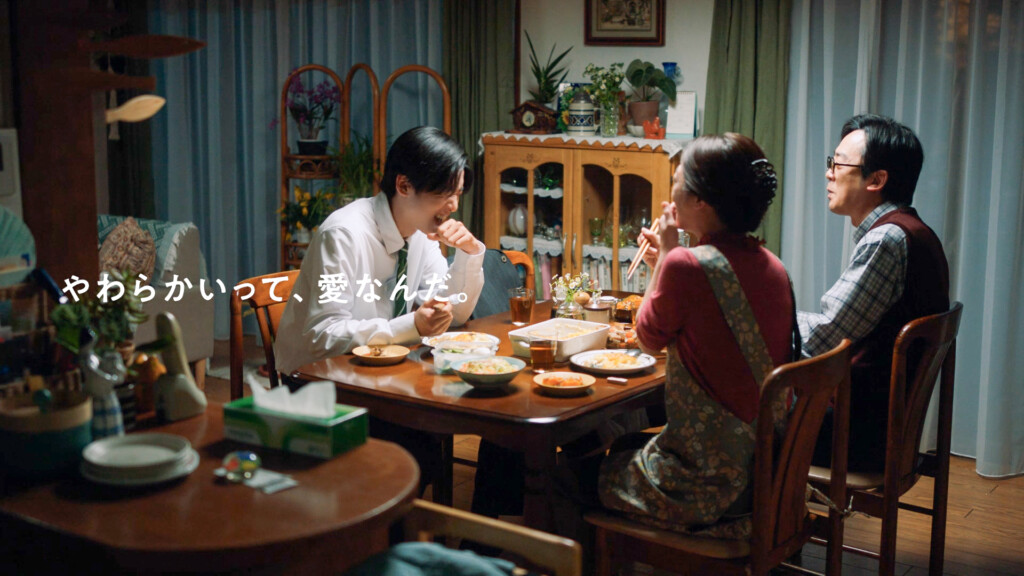 目黒蓮(Snow Man)出演！　新TVCM『ネピア営業目黒くん 「うちは、ネピアでした。」篇』　8月8日(金)「親孝行の日」に地上波初回放映！！