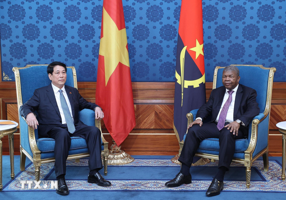 Chủ tịch nước Lương Cường hội đàm với Tổng thống Angola