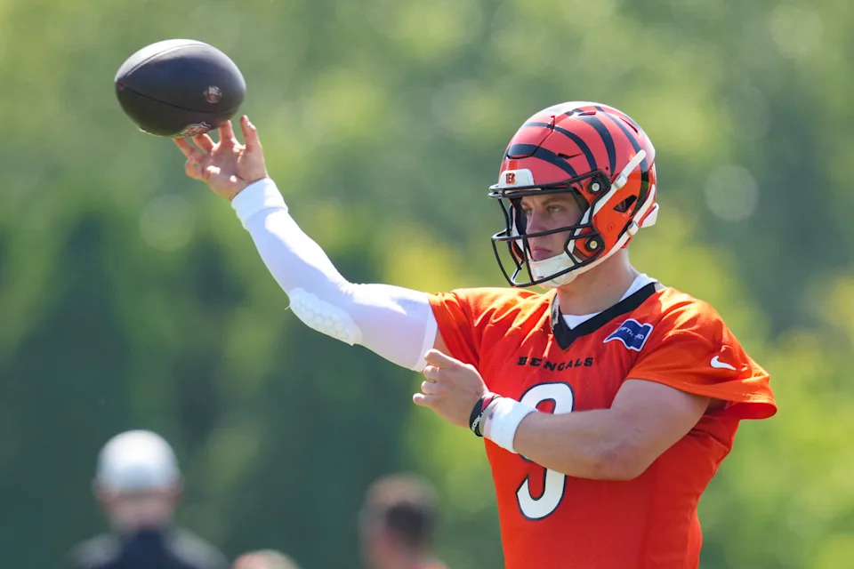 Cincinnati Bengals' Joe Burrow throws during practice at the team's NFL football training camp, Wednesday, July 23, 2025, in Cincinnati. (AP Photo/Jeff Dean)