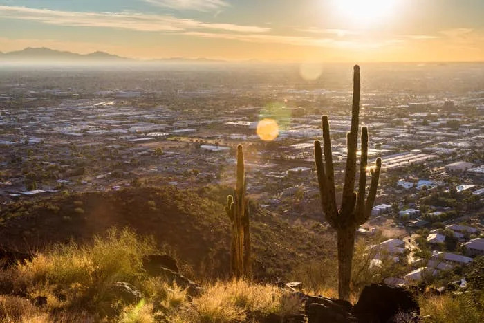 People Are Absolutely Stunned By These Viral Photos Of A Massive Dust Storm Swallowing Phoenix, Arizona