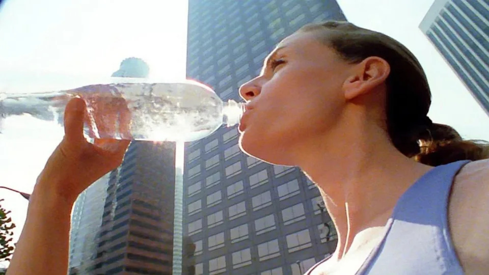 On average, women should drink 2.7 liters per day, and men 3.7 liters, according to ABC News' Dr. Jennifer Ashton.