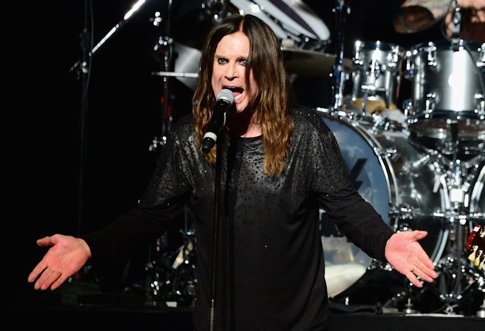 Osbourne estaba recibiendo terapia con células madre. Otras opciones de tratamiento son la cirugía y un implante para ayudar a calmar los temblores (Getty Images)