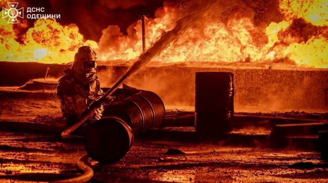 Nga tấn công ồ ạt khiến Ukraine 'rực lửa' trước thềm hội đàm Trump – Zelensky