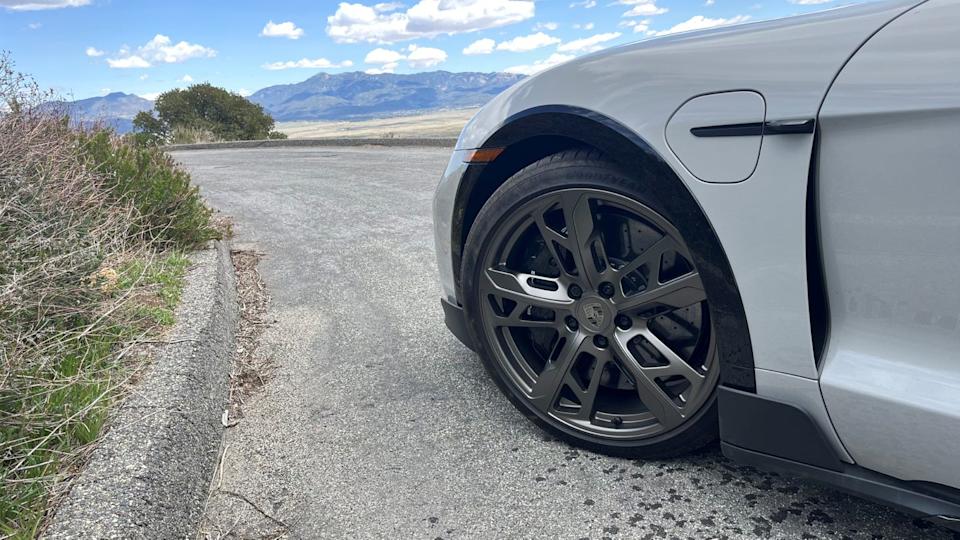 porsche taycan turbo s cross turismo