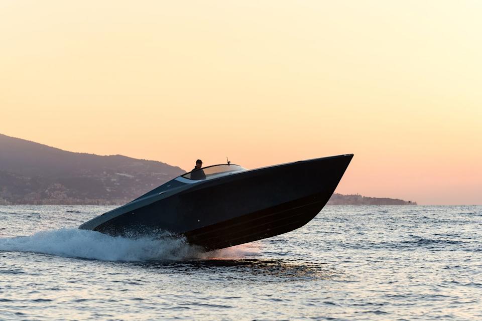 aston martin powerboat