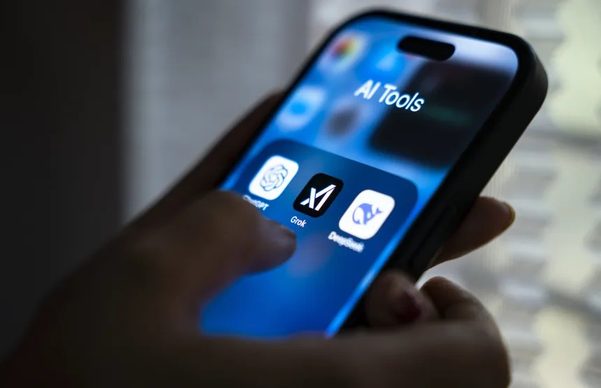 Elon Musk dọa kiện Apple