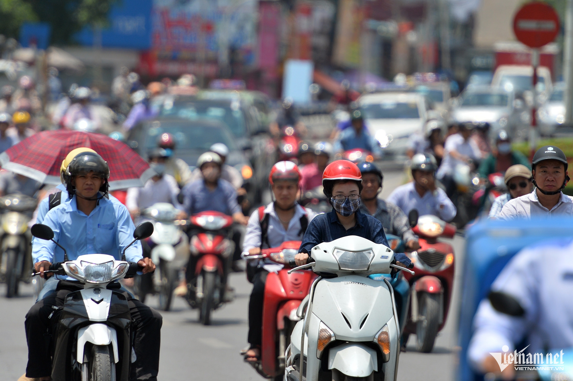 Dự báo thời tiết 13/8/2025: Miền Bắc vẫn nắng gắt, sắp đón đợt mưa lớn