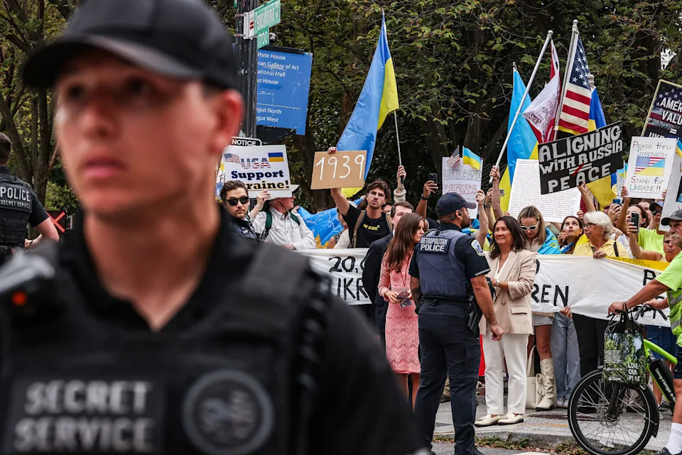Demonstrators Rally For Ukraine Outside White House (Valerie Plesch / Bloomberg via Getty Images)