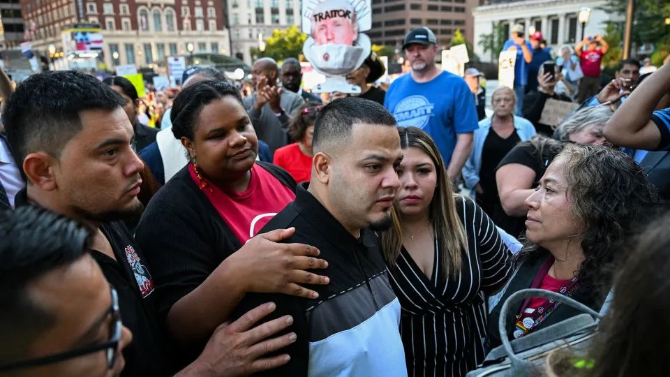 Abrego Garcia renews bid for asylum as fight over Trump admin’s attempt to re-deport him heats up