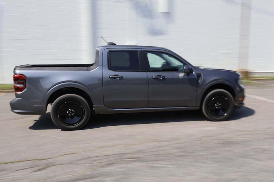 2025 ford maverick lobo