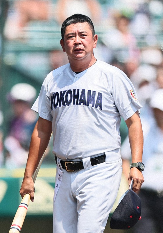 横浜・村田監督　2年生織田の好投に「雰囲気出てきた」　夏の甲子園
