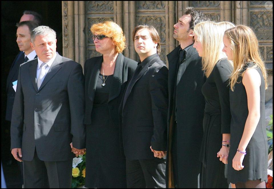 Elise, Judith, Jeanne-Marie, Juliette, Jean-Baptiste, Frédéric et David Martin, les enfants de Jacques Martin aux obsèques de l'animateur à Lyon en 2007 © Jacovides - Guizard Bestimage