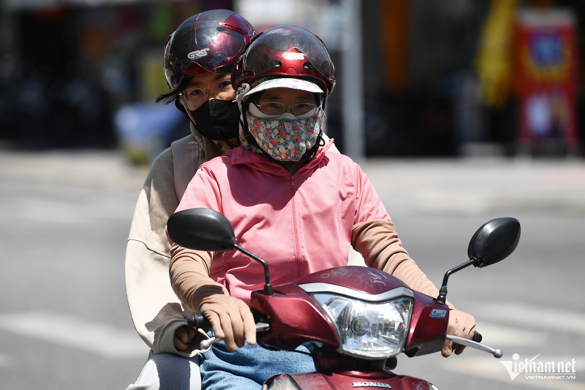 Dự báo thời tiết 12/8/2025: Miền Bắc nắng oi bức, chiều tối mưa giông bất chợt