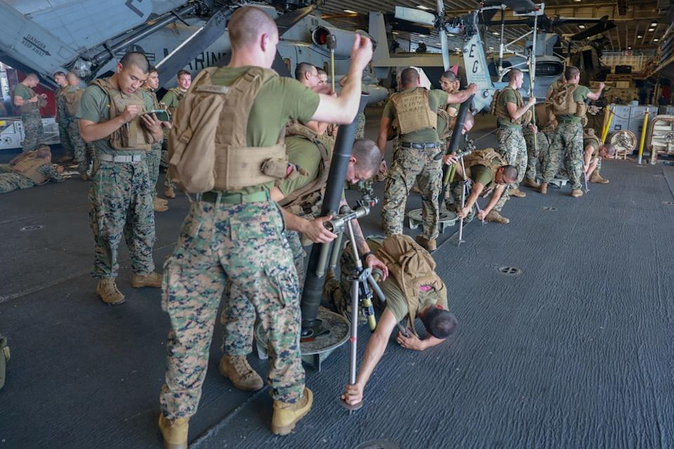 Fotografía publicada el Departamento de Defensa de Estados Unidos del barco USS Iwo Jima