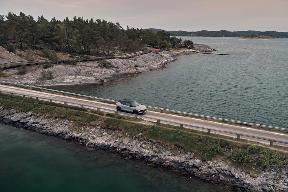 volvo ex30 cross country
