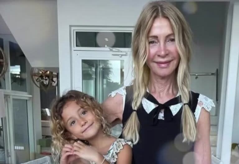 Mila Yankelevich junto a su abuela, Cris Morena