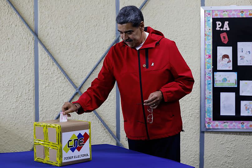 El presidente de Venezuela, Nicolás Maduro, vota durante las elecciones municipales en Caracas, Venezuela, el domingo 27 de julio de 2025.