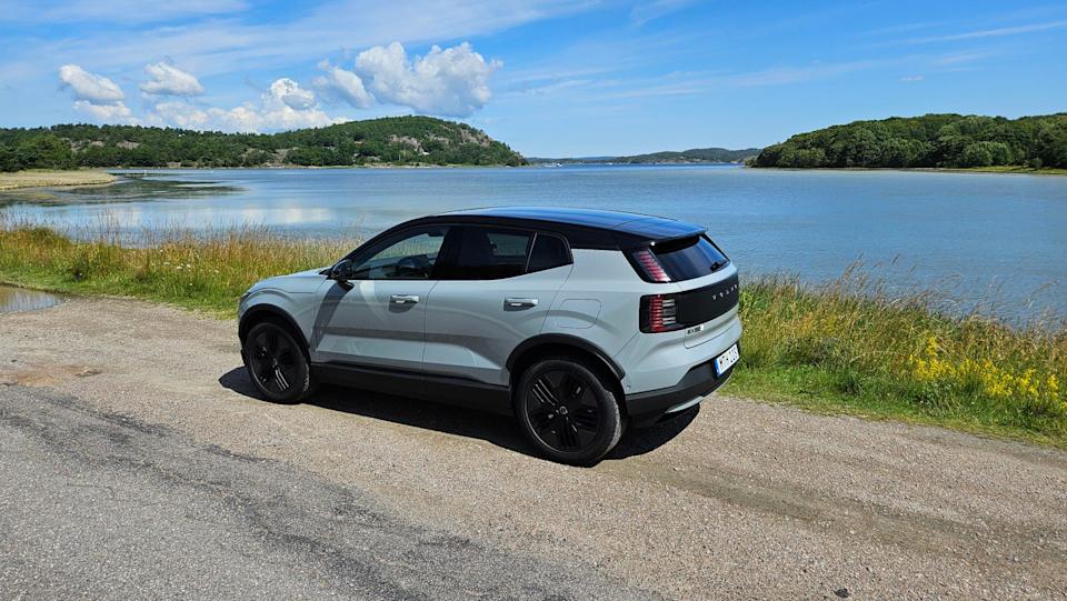 2026 volvo ex30 cross country