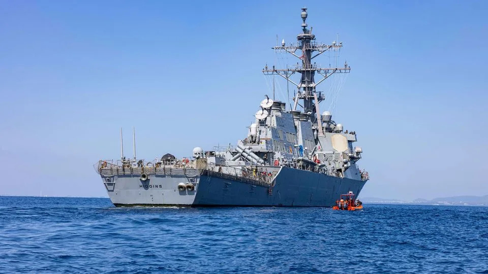 US warships sail in vicinity of disputed shoal where Chinese ships collided