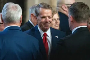  Nebraska Gov. Jim Pillen, center, greets State Sen. Ben Hansen of Blair. June 2, 2025. (Zach Wendling/Nebraska Examiner)