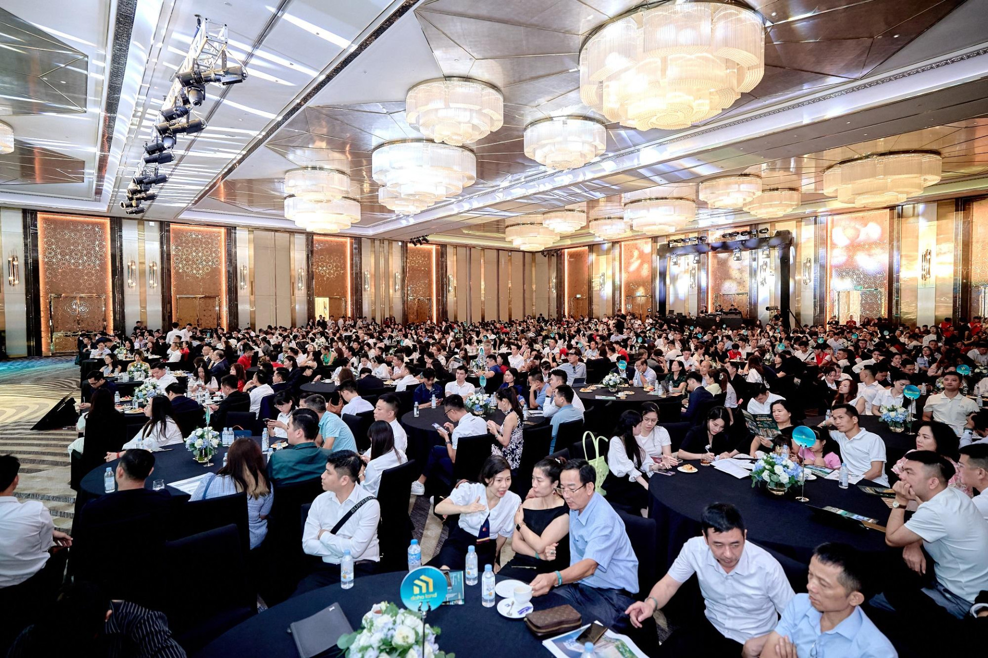 Hơn 1.000 nhà đầu tư dự sự kiện giới thiệu Sun Centro Town trung tâm Bãi Cháy