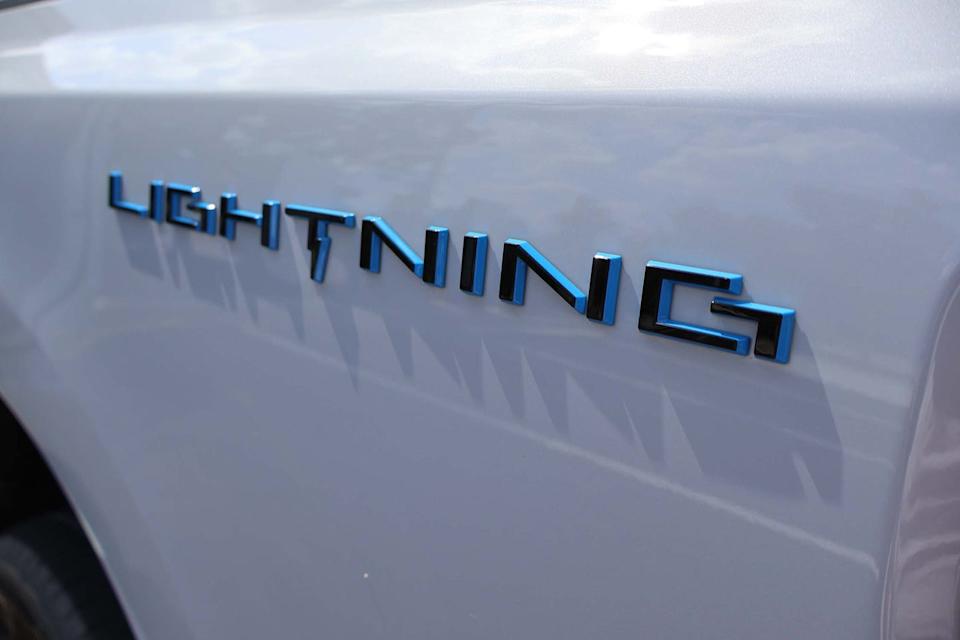 2025 ford f150 lightning flash