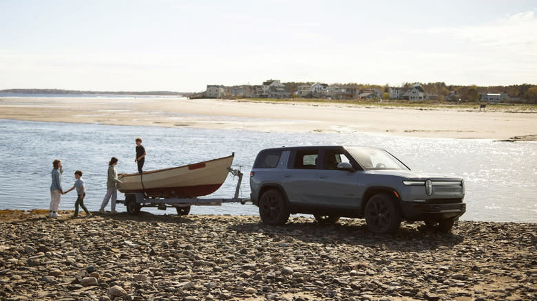 Rivian R1S hauling a boat