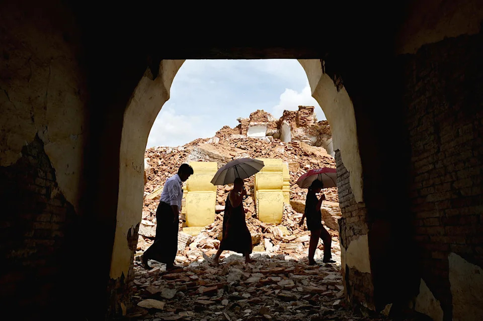 TOPSHOT-MYANMAR-THAILAND-EARTHQUAKE (Sai Aung Main / AFP via Getty Images)