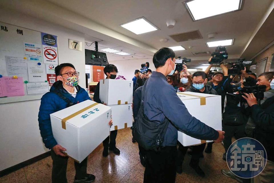 林岱樺指示會計「調節」公費助理薪資,內帳出現「應領」「實領」「須領出」金額,猶如高虹安「小兔帳本」翻版。圖為她辦公室2月遭搜索畫面。