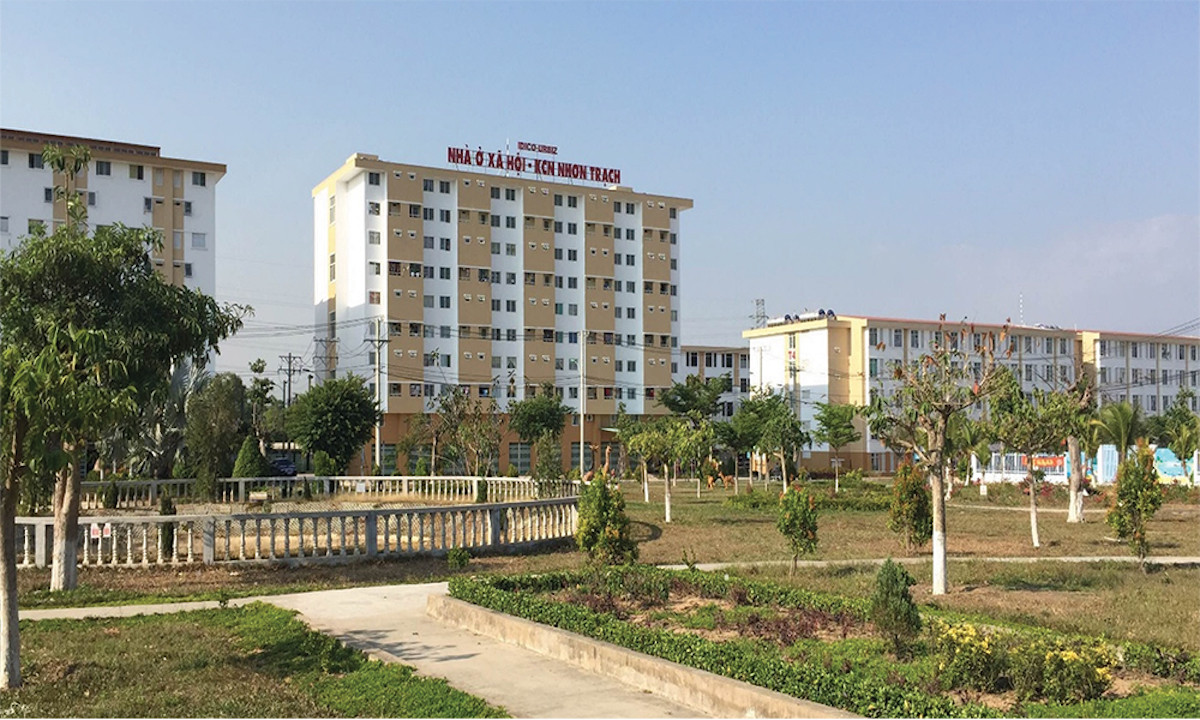 Hai con ruột gom lượng lớn cổ phiếu, sếp công ty bất động sản phải rời ghế