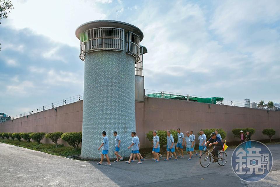 獨家／北監「公傷假黑幕」！管理員跑病舍拿漫畫扭傷 竟爽領國庫2百萬薪水
