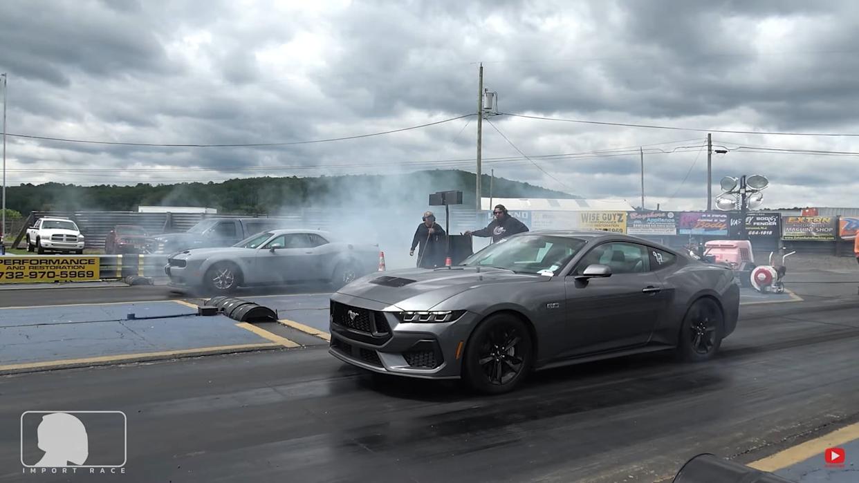 Supercharged 2025 Ford Mustang GT Outpaces Challenger Hellcat in Thrilling 10-Second Drag Duel