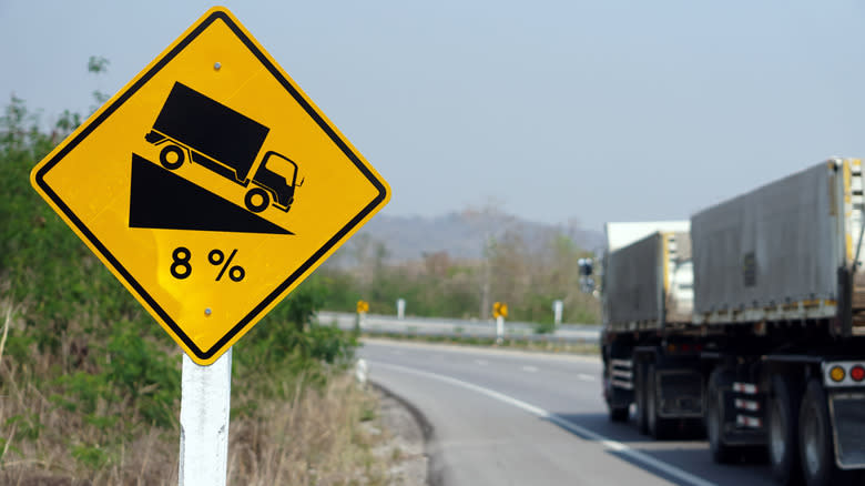 A downhill slope sign on the roadside