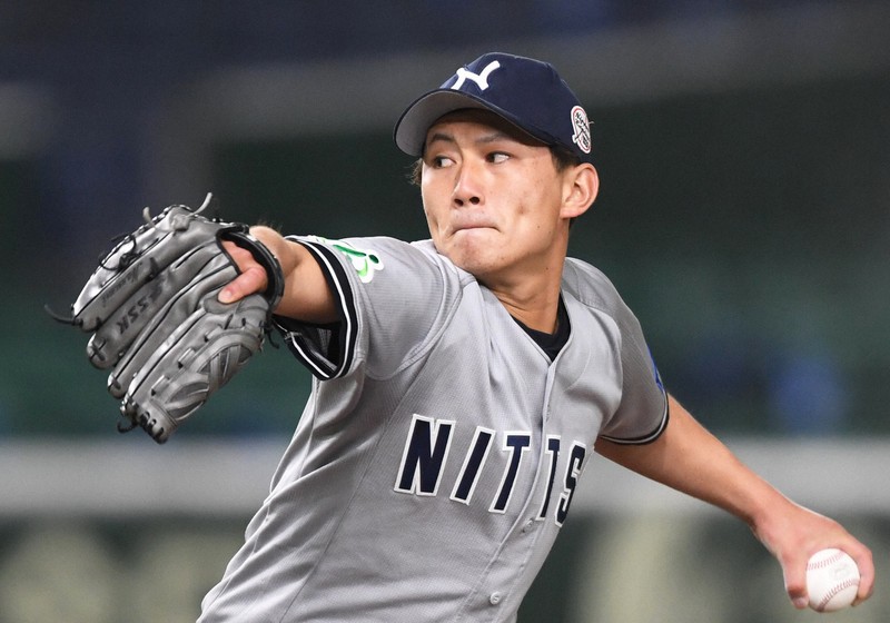 叡明のモデルとなった社会人野球・日本通運のユニホーム＝東京ドームで2021年12月4日、滝川大貴撮影