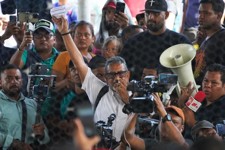 A migrant march in Mexico continues despite scrutiny of organiser’s arrest