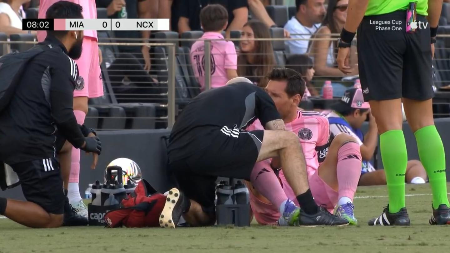 Inter Miami vào tứ kết, tái mặt vì Messi chấn thương