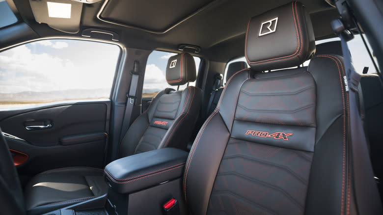A look at the front seats inside the Frontier Pro-4X R