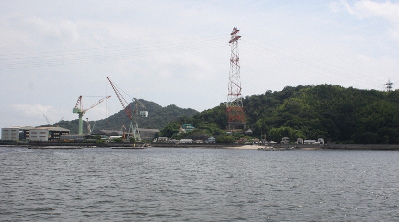 造船工場の施設が建ち並ぶ金輪島＝広島市南区で2025年8月7日午後2時25分、宇城昇撮影