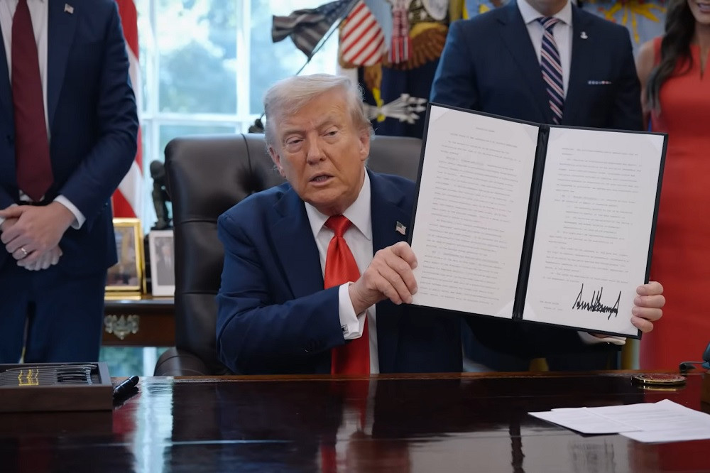 Ông Trump né tranh cãi về việc điều binh tới Chicago