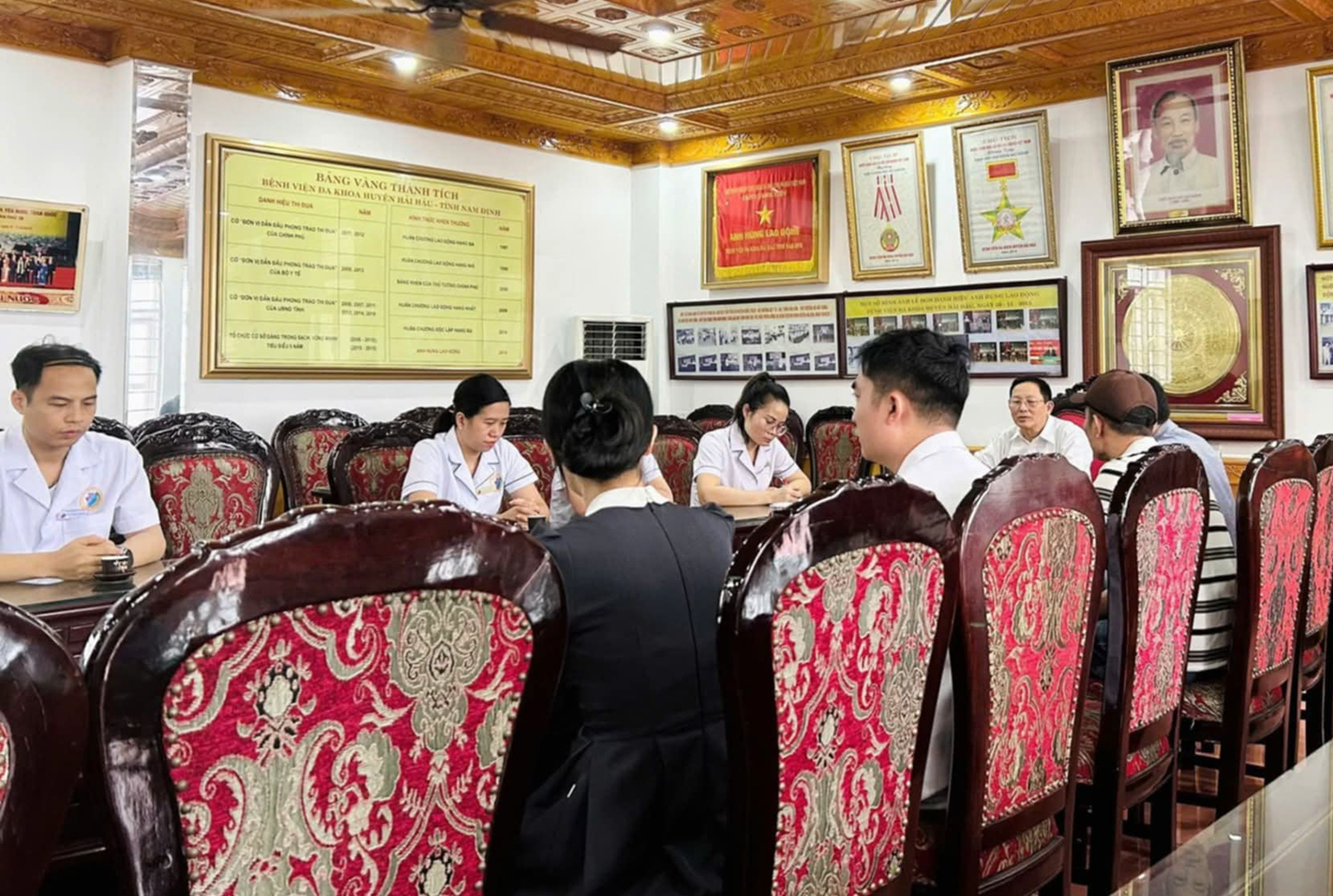 Nữ điều dưỡng bệnh viện ở Ninh Bình bị người nhà bệnh nhân hành hung