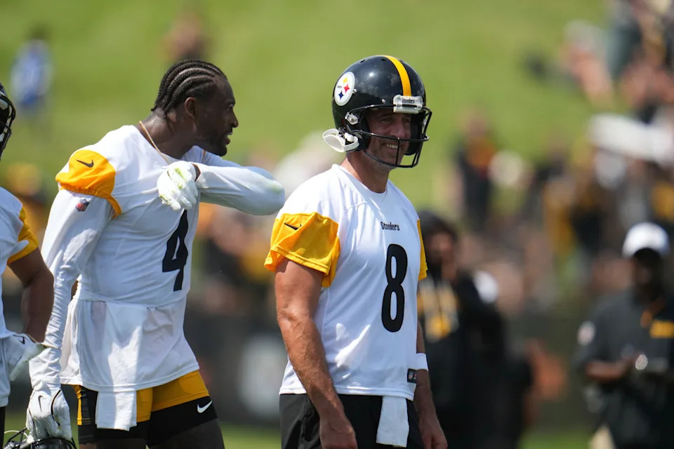 Pittsburgh Steelers quarterback Aaron Rodgers (8) and wide receiver DK Metcalf (4) participate in the NFL football team's training camp in Latrobe, Pa., Thursday, July 24, 2025. (AP Photo/Gene J. Puskar)