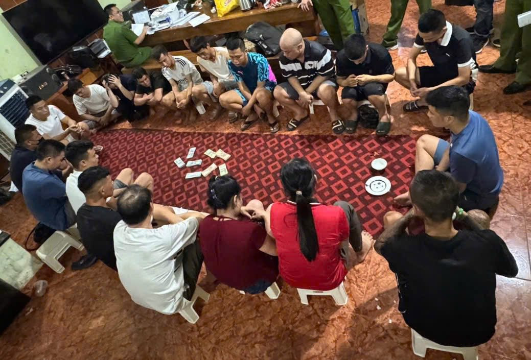 Đột kích xới bạc 'khủng' ở Phú Thọ, cảnh sát kêu gọi Nguyễn Văn Thiết đầu thú